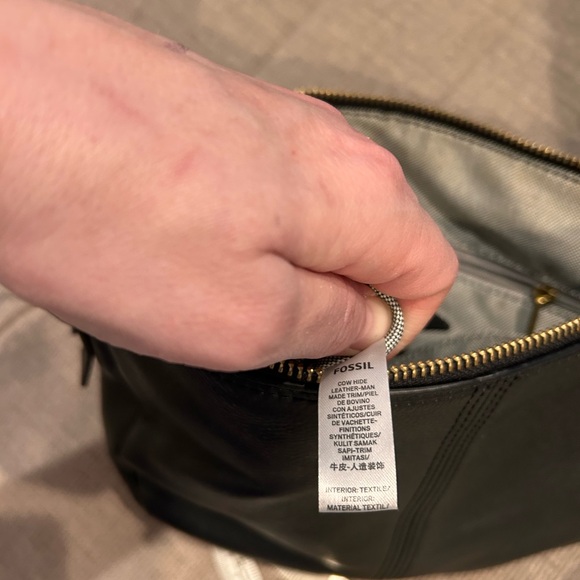 Fossil Black Leather Shoulder Bag with Gold Key Accent (A0011) - Picture 9 of 13